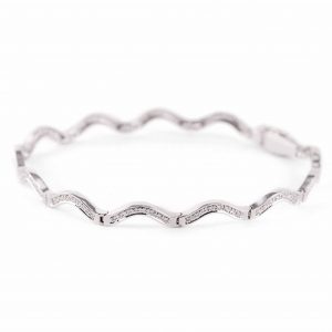 Pulsera de oro de 18 kilates con diamantes talla brillante con un peso total de 0,60ct.