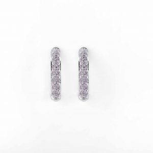 Pendientes de oro de 18 kilates con diamantes talla brillante con un peso total de 0,33ct