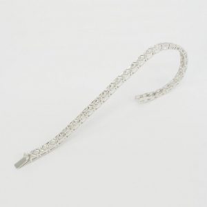 Pulsera de oro de 18 kilates con diamantes talla brillante con un peso total de 0,63ct.